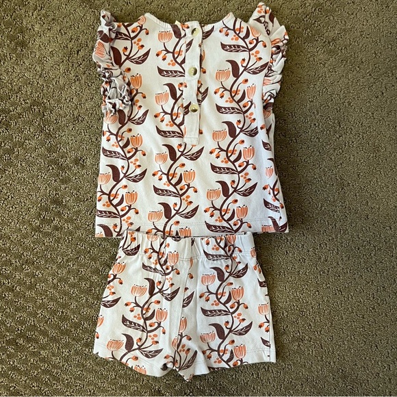 Kate Quinn White and Orange Floral Short Set with Ruffled Sleeves - Picture 4 of 4
